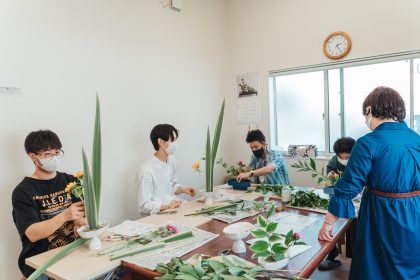 「花省」さんが開催する、男性が気軽に参加できるいけばなクラス「挿花ダンシ」が、9月19日の山形新聞に掲載されました。
