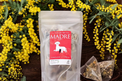 萬屋薬局さんから、ノンカフェイン・ハーブティー「MADRE（マドレ）」が新発売。ミネラル・ビタミンを含むハーブが、頑張るママを優しくサポートします。