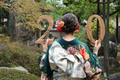 「布施弥七京染店」さんのGW振袖フェアが始まりました。式当日の着物だけでなく、前撮りもお任せ。庭園＆茶室でのロケーション撮影が大好評です。