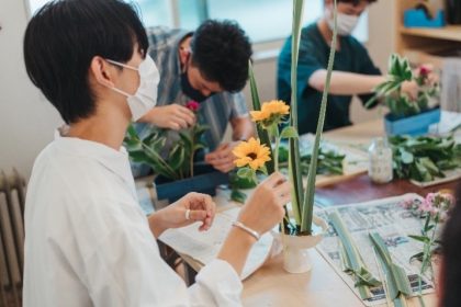 ＜新商品・新サービス開発/花省さん＞いけばなのすそ野を広げたい。男性をターゲットにした、いけばなレッスン「挿花ダンシ」を開催します。