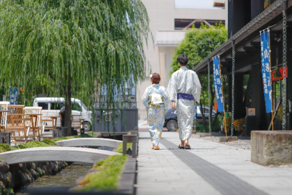 この夏、ゆかたでお出かけを楽しんでみませんか？「布施弥七京染店」さんでは、ゆかたレンタルを実施中です。