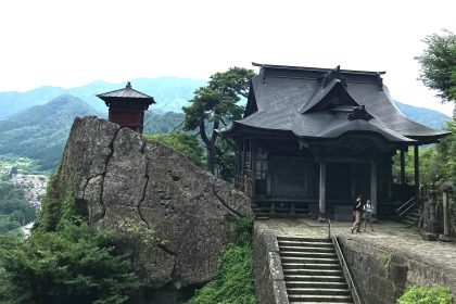 歴史ある山寺の玄関口「ふもとや 登山口店」さんにカフェがオープン。WEBサイトで新たな魅力を発信中です。