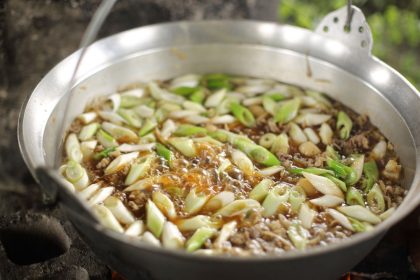 いも煮もバーベキューも、準備いらずで気軽に美味しく。山形の秋の風物詩は、「くろぬまの出張いも煮＆BBQ」にお任せを。